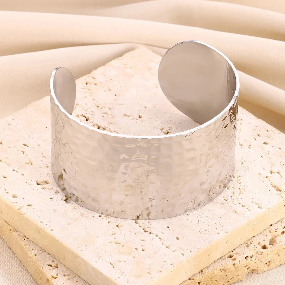 Exquisite Classic Bump Pattern Opening Bangle Bracelet for Women, Gold-Tone Stainless Steel Cuff Bracelet, Jewelry Gift