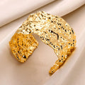 Exquisite Classic Bump Pattern Opening Bangle Bracelet for Women, Gold-Tone Stainless Steel Cuff Bracelet, Jewelry Gift