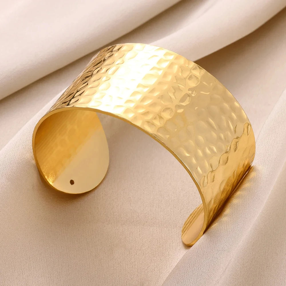 Exquisite Classic Bump Pattern Opening Bangle Bracelet for Women, Gold-Tone Stainless Steel Cuff Bracelet, Jewelry Gift