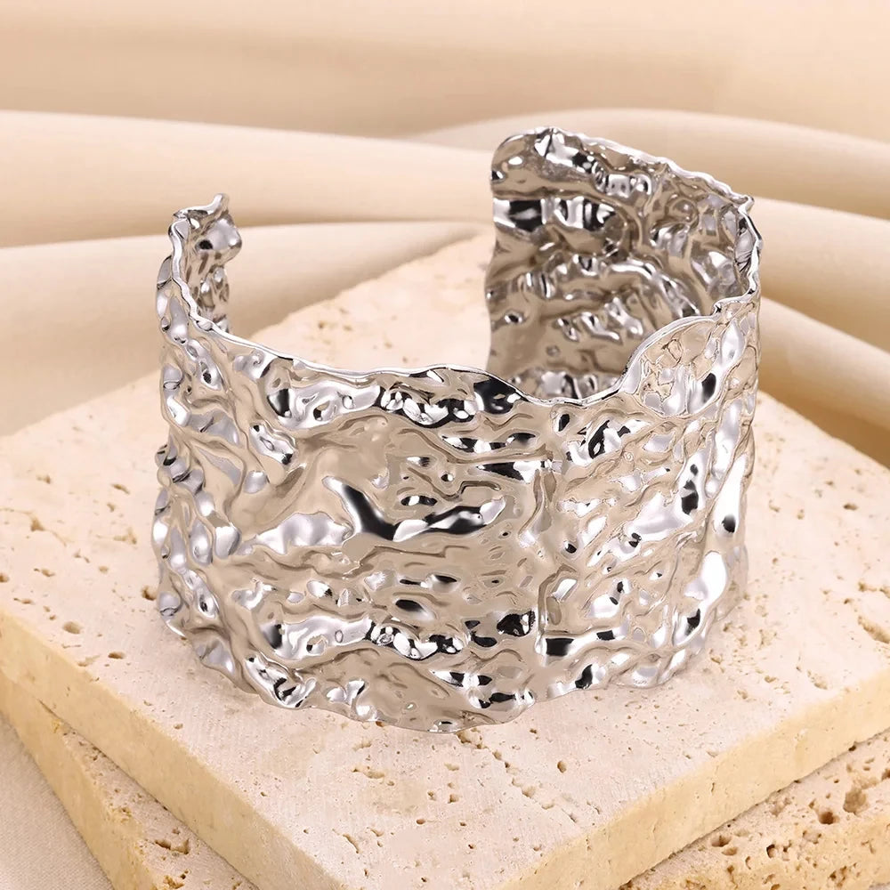 Exquisite Classic Bump Pattern Opening Bangle Bracelet for Women, Gold-Tone Stainless Steel Cuff Bracelet, Jewelry Gift