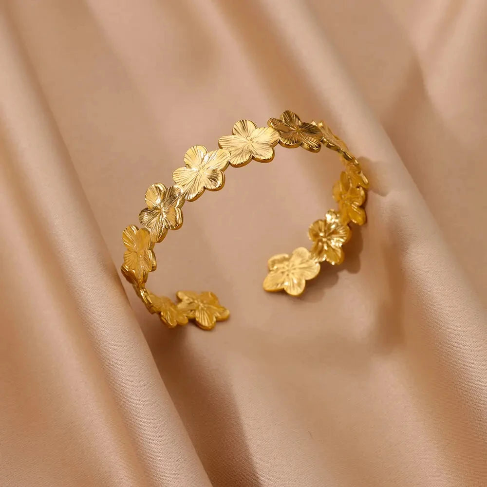 Exquisite Classic Bump Pattern Opening Bangle Bracelet for Women, Gold-Tone Stainless Steel Cuff Bracelet, Jewelry Gift