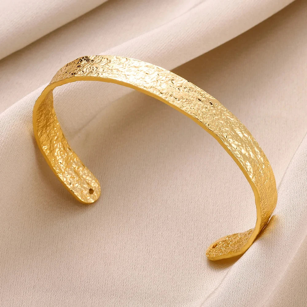 Exquisite Classic Bump Pattern Opening Bangle Bracelet for Women, Gold-Tone Stainless Steel Cuff Bracelet, Jewelry Gift